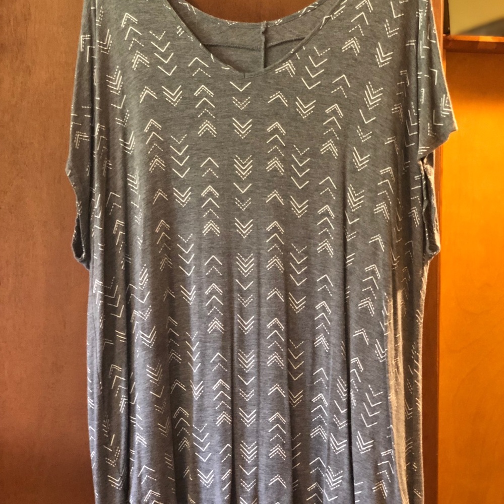 Low neck Graphic-tee